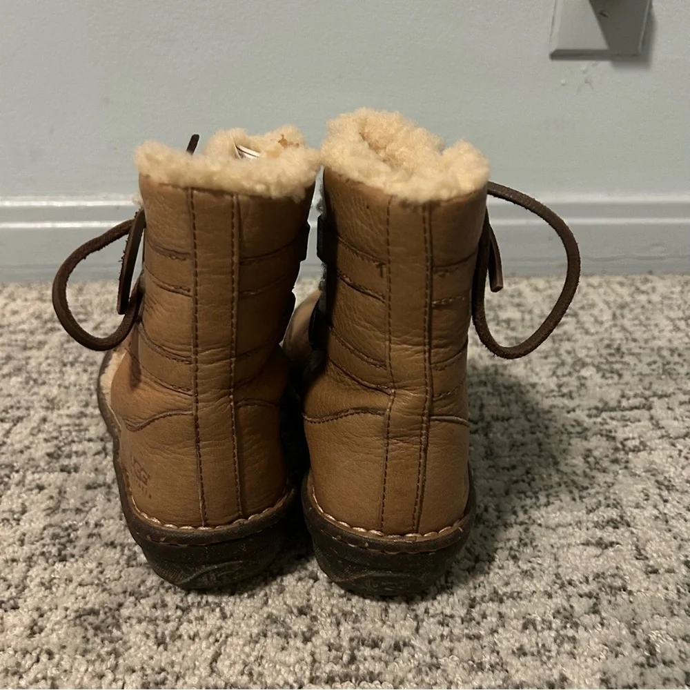 Ugg Brown & White Fleece Lined Caspia Lace Ankle Winter Boots Size 5